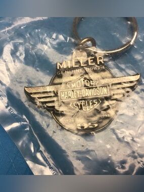 Harley-Davidson & Miller Genuine Draft Silver Winged 95 anniversary Logo Keyring